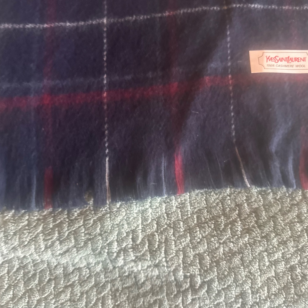 Luxurious Yves Saint Laurent Navy Plaid Cashmere Scarf - Picture 10 of 10